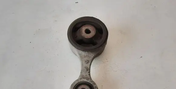 Honda Civic Engine mount bracket