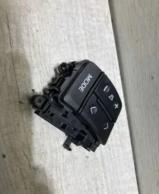 Toyota Yaris Steering wheel buttons/switches 15d111d