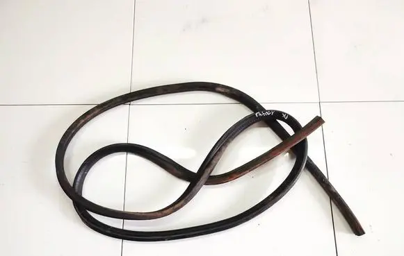 Mitsubishi Colt Rubber seal front coupe door 