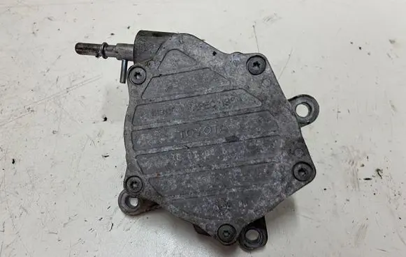 Toyota Avensis T250 Vacuum pump 30040864