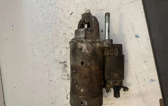 Suzuki Liana Starter motor M001T86681
