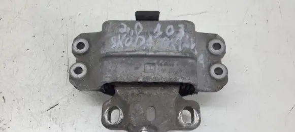 Skoda Octavia Mk2 (1Z) Engine mount bracket 1K0199555