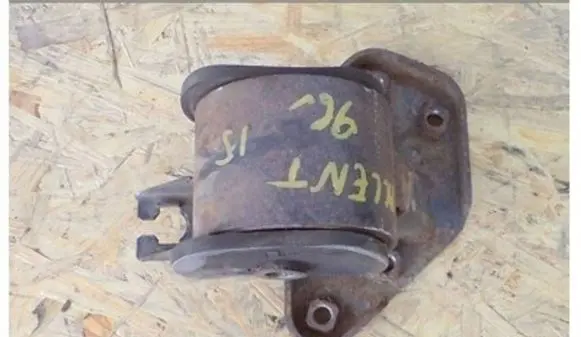 Hyundai Accent Engine mount bracket
