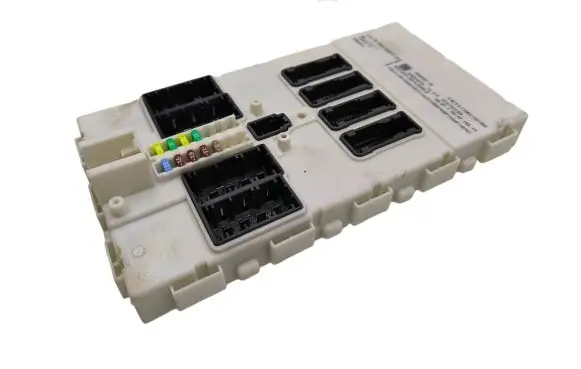 BMW 1 E81 E87 Fuse module 932565702 50E51AF04