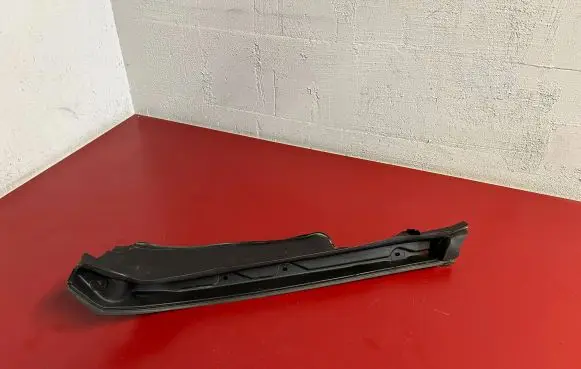 BMW X1 U11 Fender end trim 9883428 51769883428