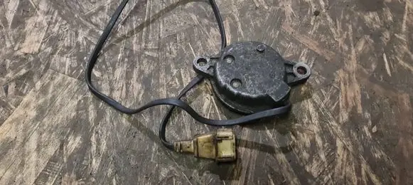 Volvo 850 Camshaft position sensor 9143648