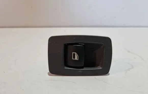 BMW 1 E81 E87 Electric window control switch 15979800