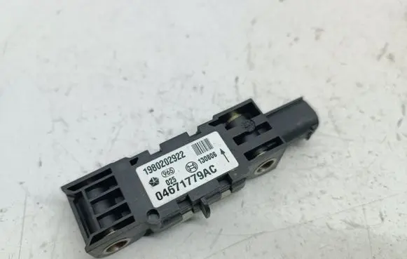 Jeep Grand Cherokee (WK) Airbag deployment crash/impact sensor 04671779AC 1980202922 130806