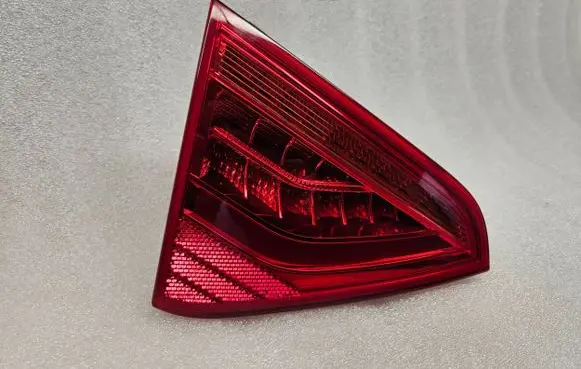 Audi A5 8T 8F Tailgate rear/tail lights 8T0945093C