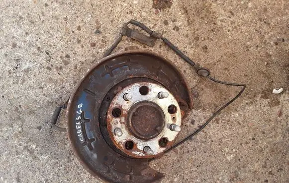 KIA Carens I Rear wheel hub NOCODE