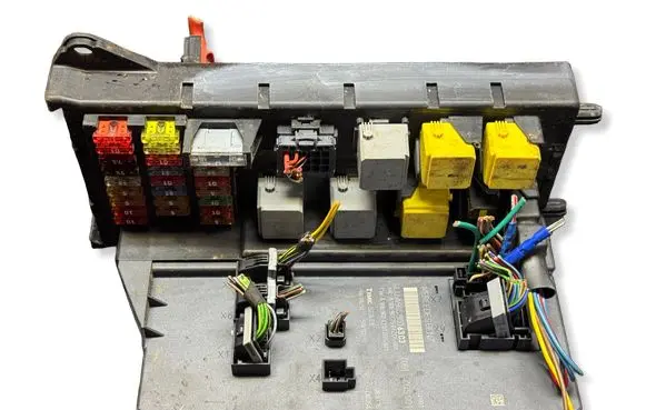 Mercedes-Benz Sprinter W906 Fuse module A9069006303 A9069024301 A9069017501