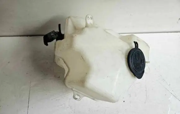 Toyota Prius (XW20) Windshield washer fluid reservoir/tank 060851145