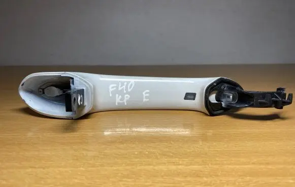BMW 1 F40 Sliding door exterior handle 7470456704 220482Q020