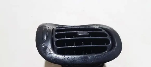Citroen Xsara Picasso Dash center air vent grill