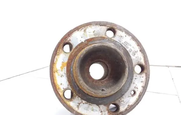 Volvo V70 Front wheel hub