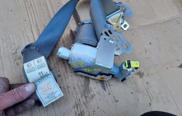 Toyota Prius (XW20) Front seatbelt