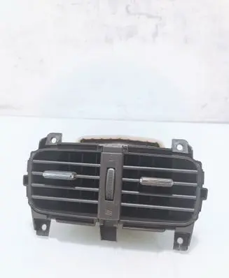 Honda CR-V Rear air vent grill B5922631100 B5922631200