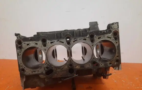 Audi A4 S4 B6 8E 8H Engine block 06B103019N