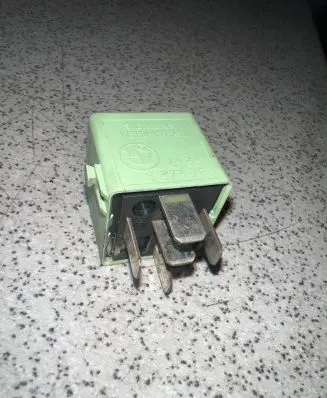 BMW 5 E39 Other relay 8373700