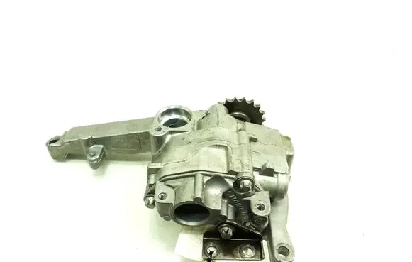 Mercedes-Benz E W211 Oil pump A6421810901