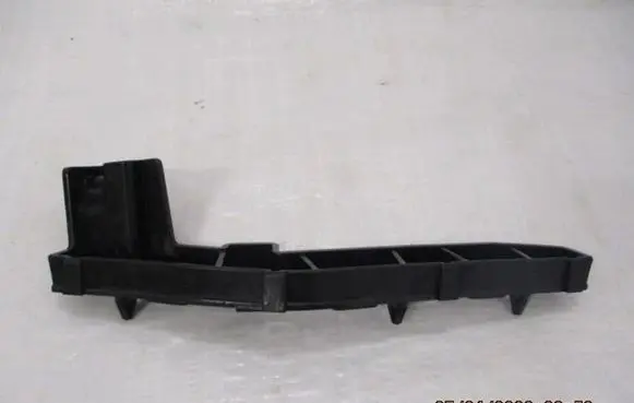 Citroen C3 Fender mounting bracket 1618037980