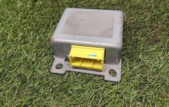 Nissan Patrol Y61 Airbag control unit/module