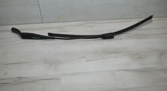 Peugeot 2008 I Front wiper blade arm 9673291980
