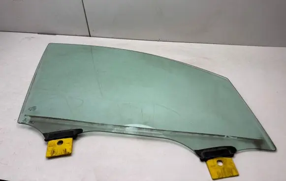 Audi Q7 4M Front door window glass four-door 4M0845022
