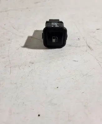 Volkswagen Golf IV Fuel tank opening switch 3B0959833A