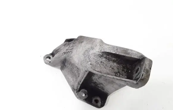 Volkswagen PASSAT B5 Engine mounting bracket 8D0199307L