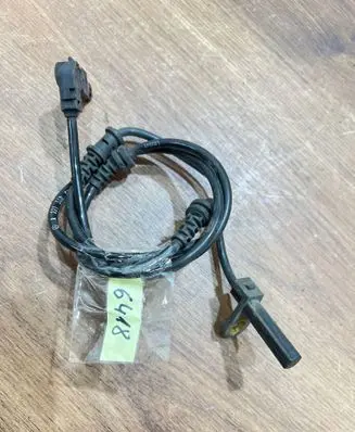 Mercedes-Benz S W221 ABS brake wheel speed sensor A2215400317