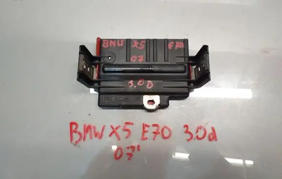 BMW X5 E70 Relay mounting block 