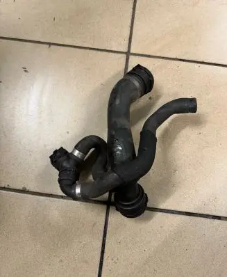 Coolant pipe/hose