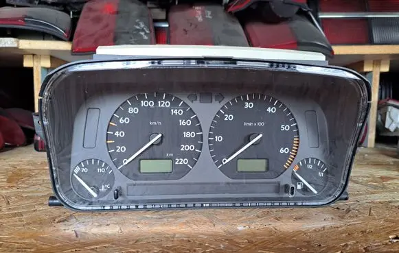 Volkswagen Golf III Speedometer (instrument cluster) 1H0919864J