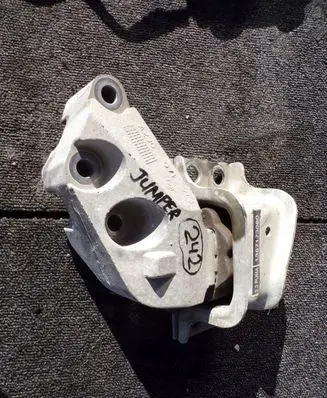 Peugeot Boxer Engine mount bracket 1367173080