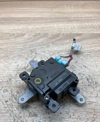 Toyota Auris 150 Air flap motor/actuator 0638000920 Used