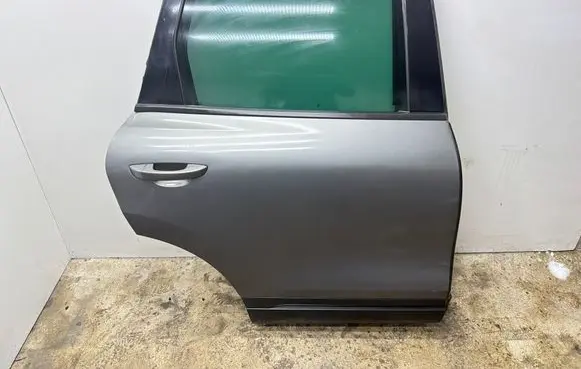 Volkswagen Touareg II Rear door 