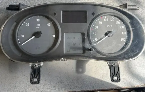 Opel Vivaro Speedometer (instrument cluster) P8200283199E 281123777 NS8729960B
