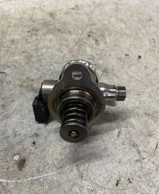 Volkswagen Touran III Fuel injection high pressure pump 05E127027D