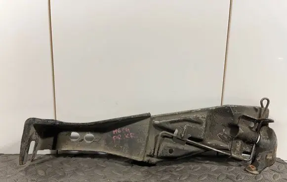 Audi A6 S6 C4 4A Radiator mount bracket 4A0805807