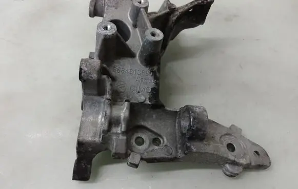 Peugeot 308 Generator/alternator bracket 9684613880