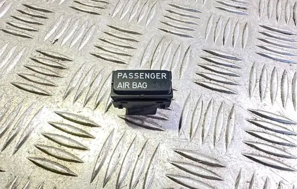 Passenger airbag on/off switch