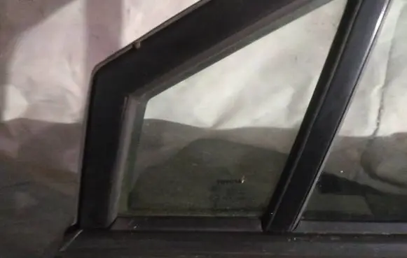 Toyota Corolla Verso AR10 Front door vent window glass four-door 