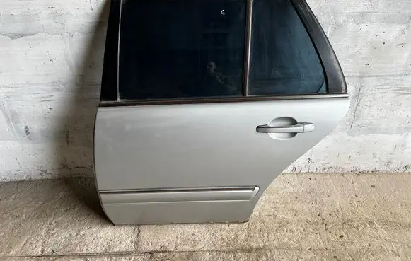 Mercedes-Benz E W210 Rear door