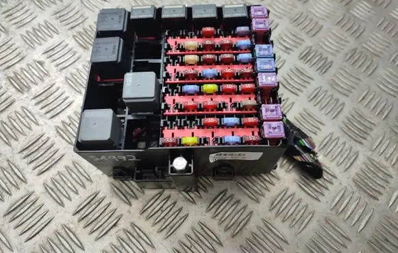 Ford Turneo Courier Fuse module