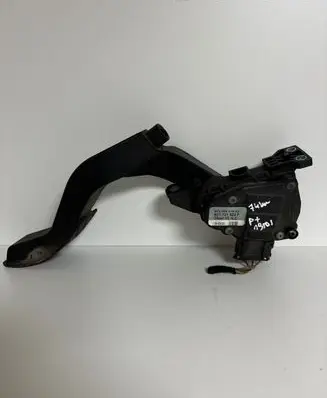 Volkswagen PASSAT B5.5 Accelerator throttle pedal 8D1721523F 6PV00837603