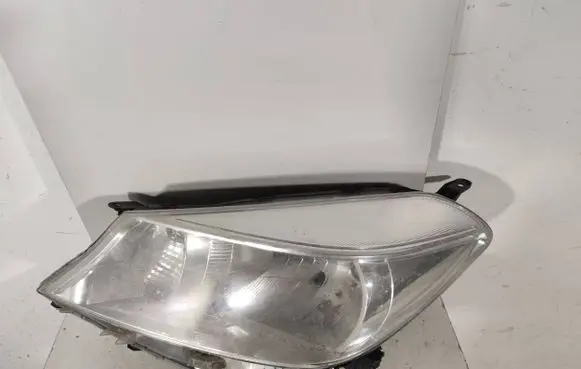 Toyota Yaris Headlight/headlamp