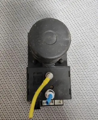 Audi A3 S3 8L Central locking vacuum pump 8D0862257E 1002021001