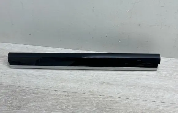 Dashboard glove box trim