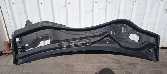 Maserati Levante Wiper trim 670066146